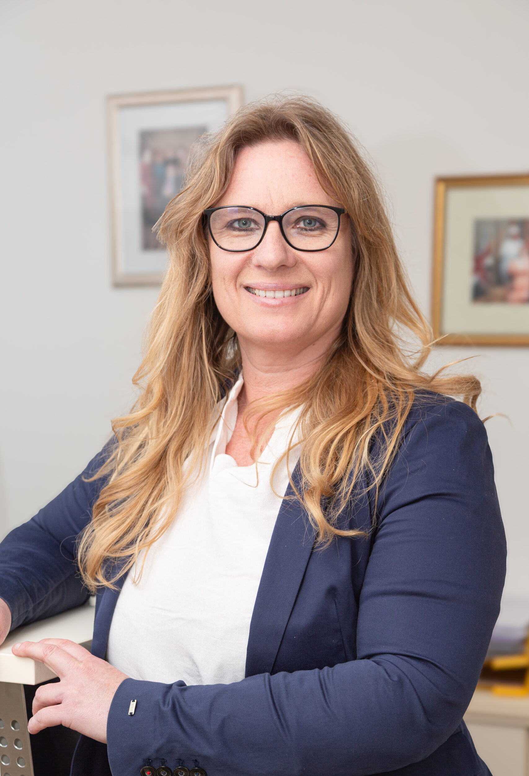 Frau in einem Business-Outfit